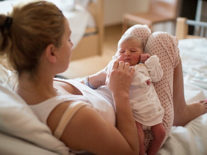 Prehrana prezgodaj rojenih dojenčkov - Popoln vodnik za matere