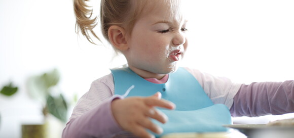 14 načinov za vzgojo malčka z zdravimi prehranjevalnimi navadami
